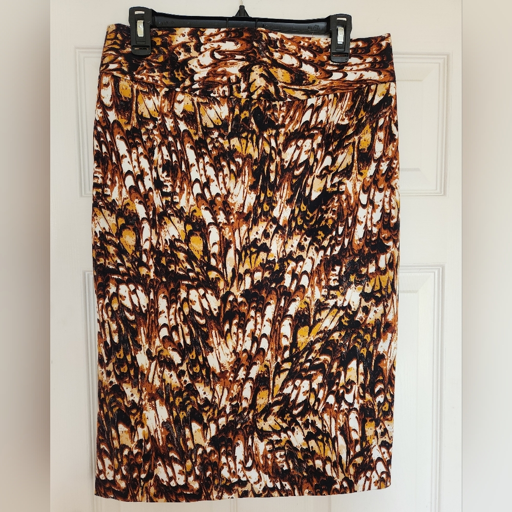 New Elegant Brown Patterned Pencil Skirt. Size 8. High Qualuty Cotton.